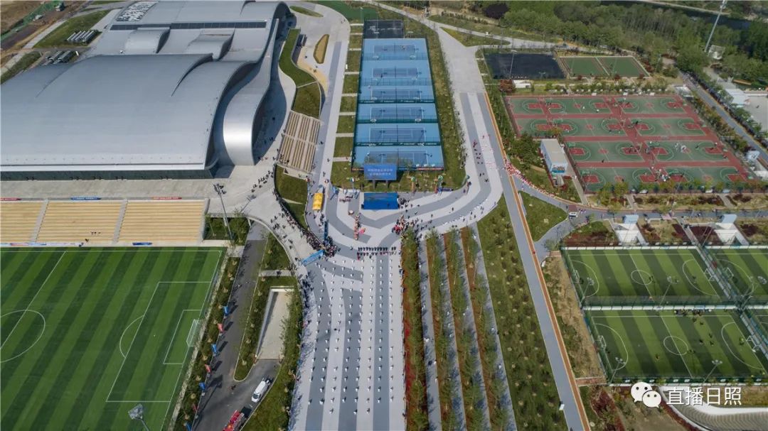 日照香河体育公园是专业的综合性竞技场馆,可以满足承办地区性和全国