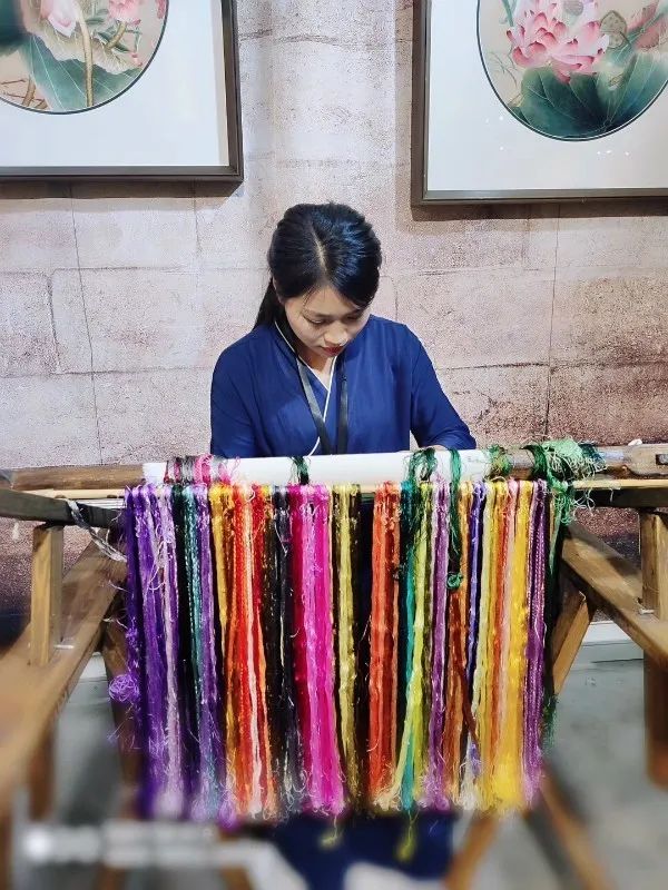 文化高新匠心唤醒蜀绣技艺重庆高新区80后绣娘的别样青春