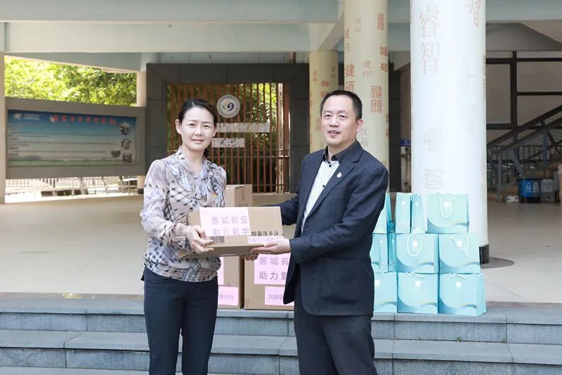 现场,省级巾帼文明岗浙江嘉善农村商业银行股份有限公司营业部综合柜