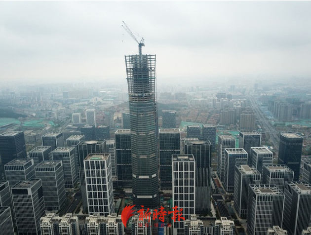 据不完全统计,目前济南已建成或在建的200米以上的高楼近30座