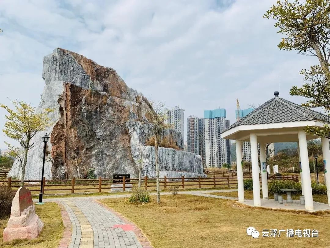 云石山遗址公园 ◆◆ 沙地村公园 ◆漫步在公园里的木桥上听鸟儿