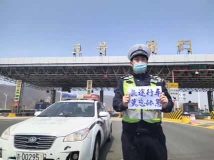 吉林高速公安迅速行动,矩阵式开展“一盔一带
