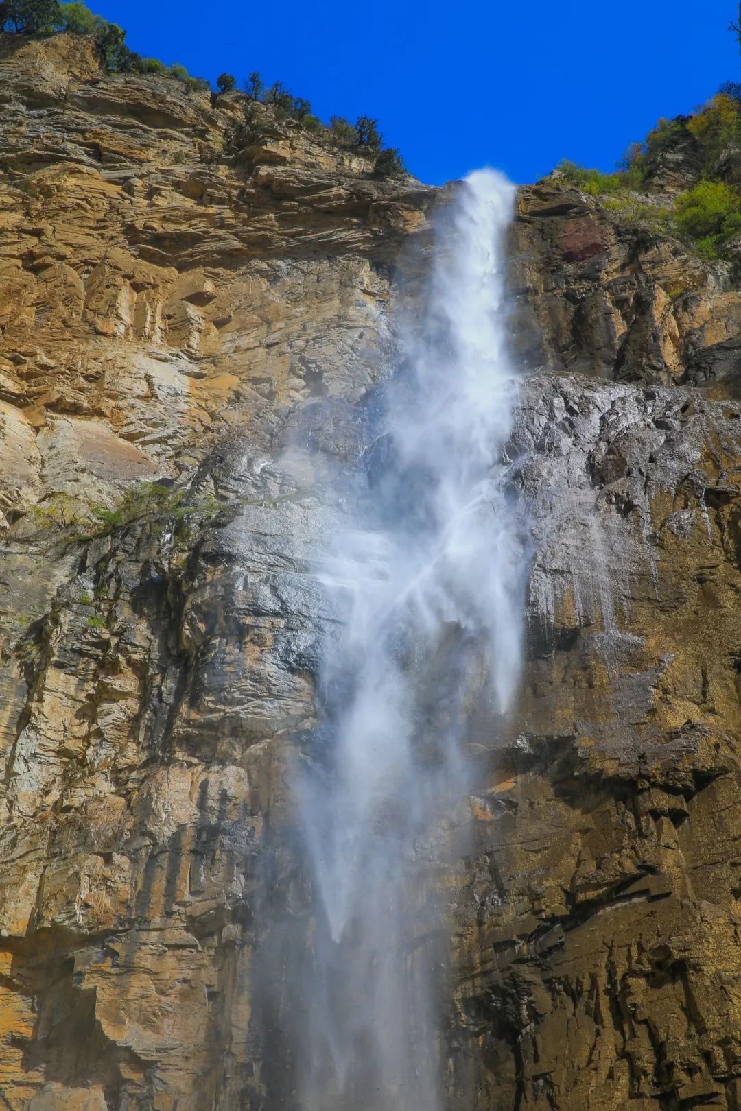 雲臺天瀑歸來氣壯山河