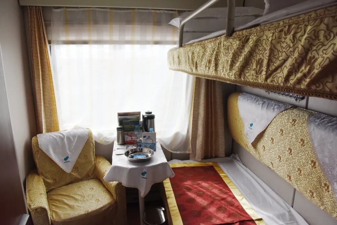 走廊餐车酒吧车环境舒适↓↓改造后↓↓旅游专列终于与大家