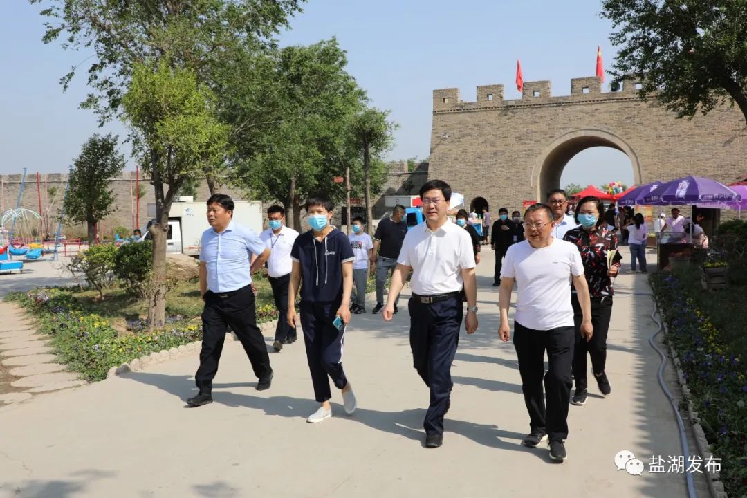 薛永琦现场办公推进重点项目建设