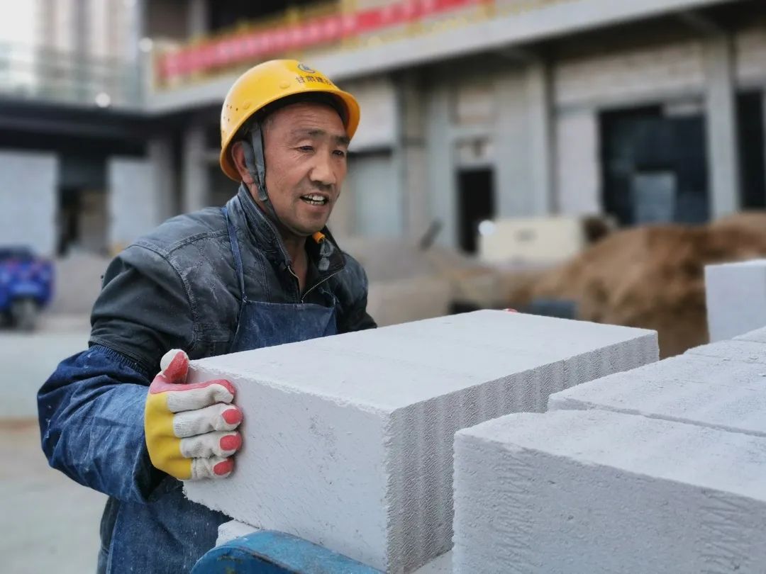 出每一位劳动者每一个拼搏的时刻汗水洒落在……医院课堂生产车间乡野