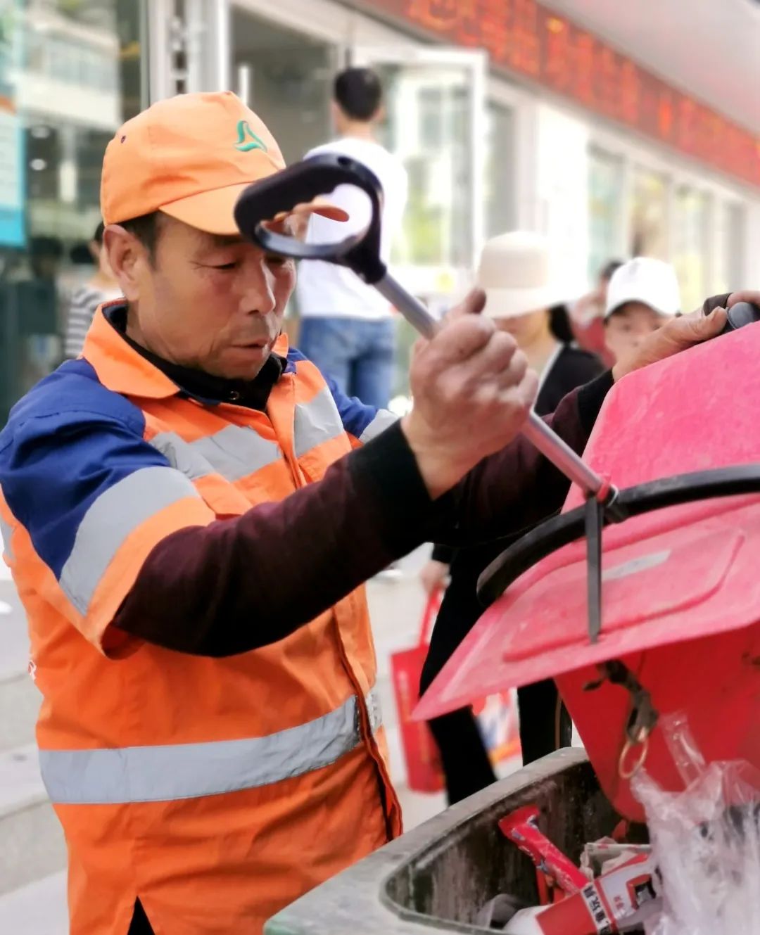 平凡英雄你认真工作的样子真好看