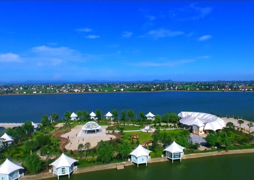 的选择享受一个阳光明媚的午后看碧波荡漾来到千龙湖骑一辆单车约上三