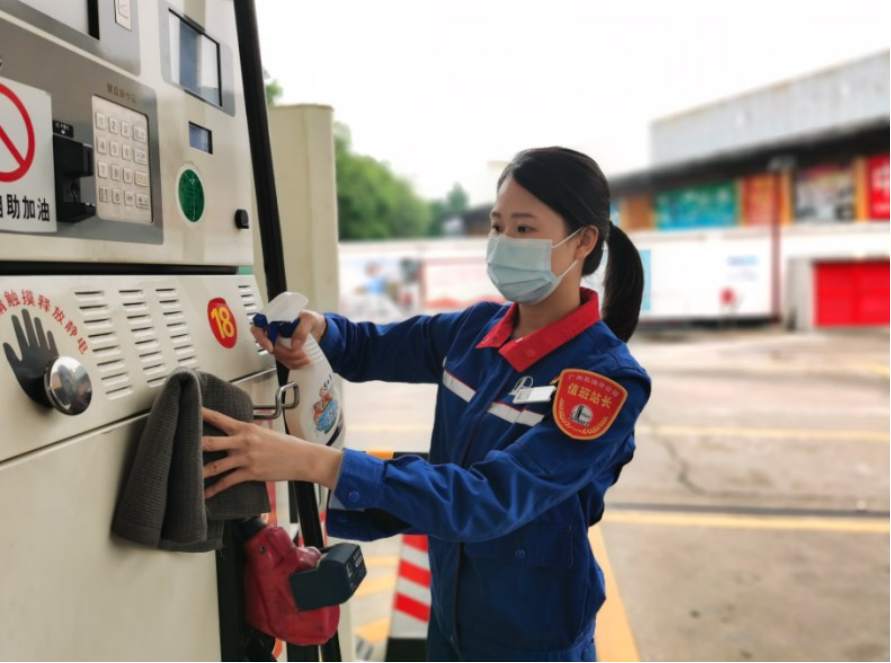 "五一":加油站经济火了 "免接触"服务更安心