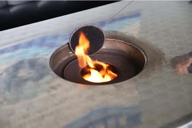 "经过不懈的努力,前后报废了300多台炉子,用了30多吨钢材,加上人工