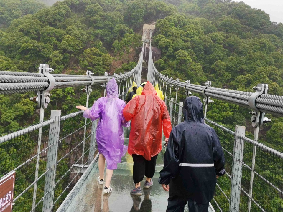 杨家溪景区空中玻璃栈道