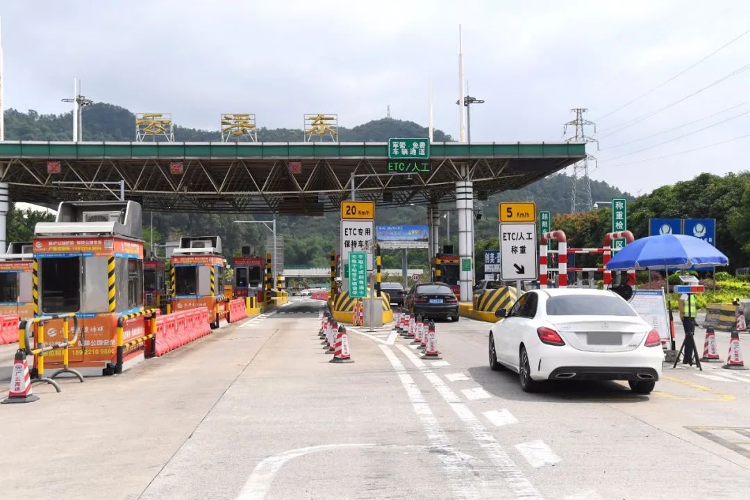 恢复收费首日云浮辖区高速公路平稳有序