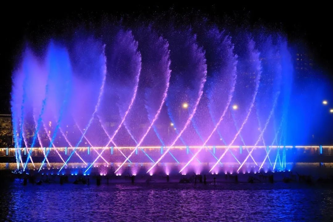 屏山马湖公园喷泉图片