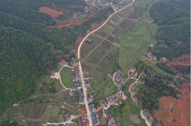 决战决胜脱贫攻坚万载县潭埠镇新田村一个深度贫困村的大变身