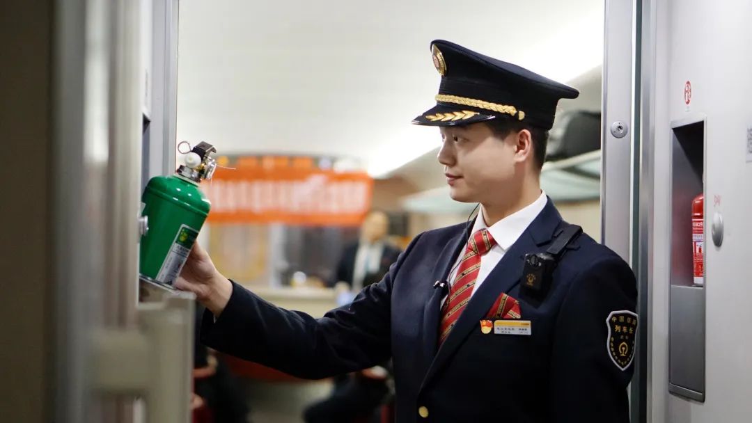 励志!从军营男子汉到复兴号列车长