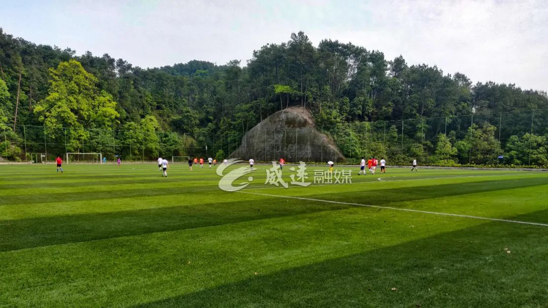 连界五指湖氧吧运动中心足球场(11人制▲连界五指湖氧吧运动帜心