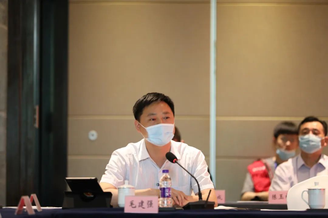 区人大代表分代表团审议政府工作报告