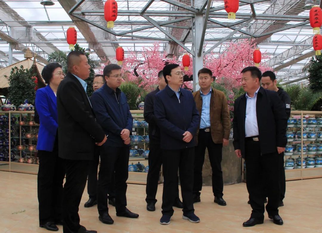 旗人民政府副旗长闫彩煜,旗人民政府四级调研员丁向明,政府办公室主任