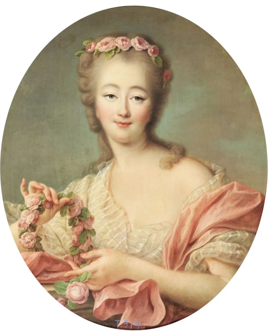 有着金色秀发与湛蓝眼珠的让娜很快就在时装店找到了工作,但惊人的