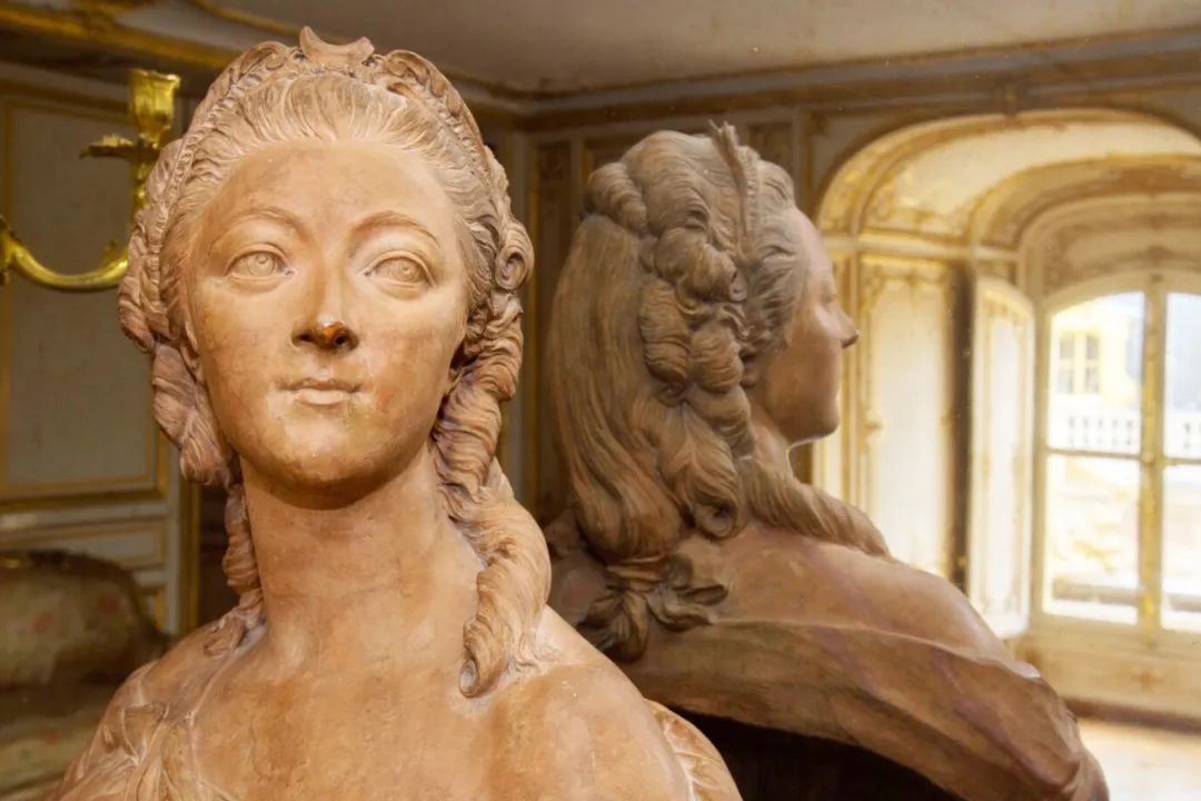这尊半身塑像是夫人向augustin pajou订购最后一件艺术品造化弄人