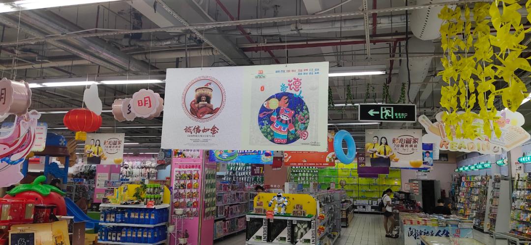 根据职能分工,商务局具体负责华润苏果超市黄海路购物广场,吾悦广场