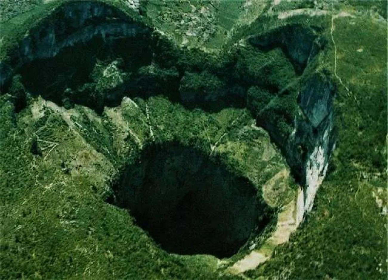 全世界最深的天坑，深度持续在延长，从来都没有人到过洞底