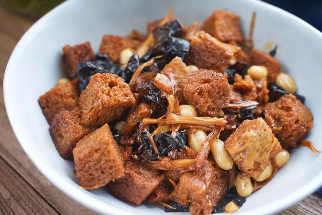 四喜烤麸,也是经典的酸甜开胃菜.