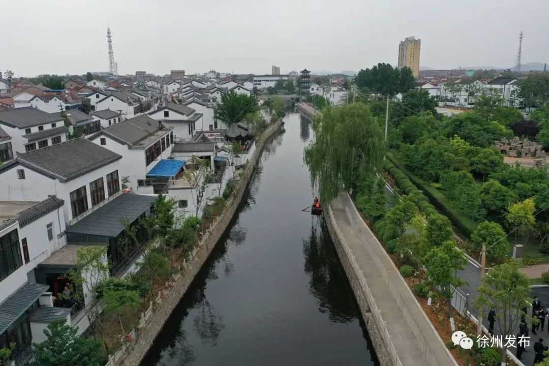 利国镇大力实施珍珠泉河综合治理工程,对河道和沿岸区域进行了清淤