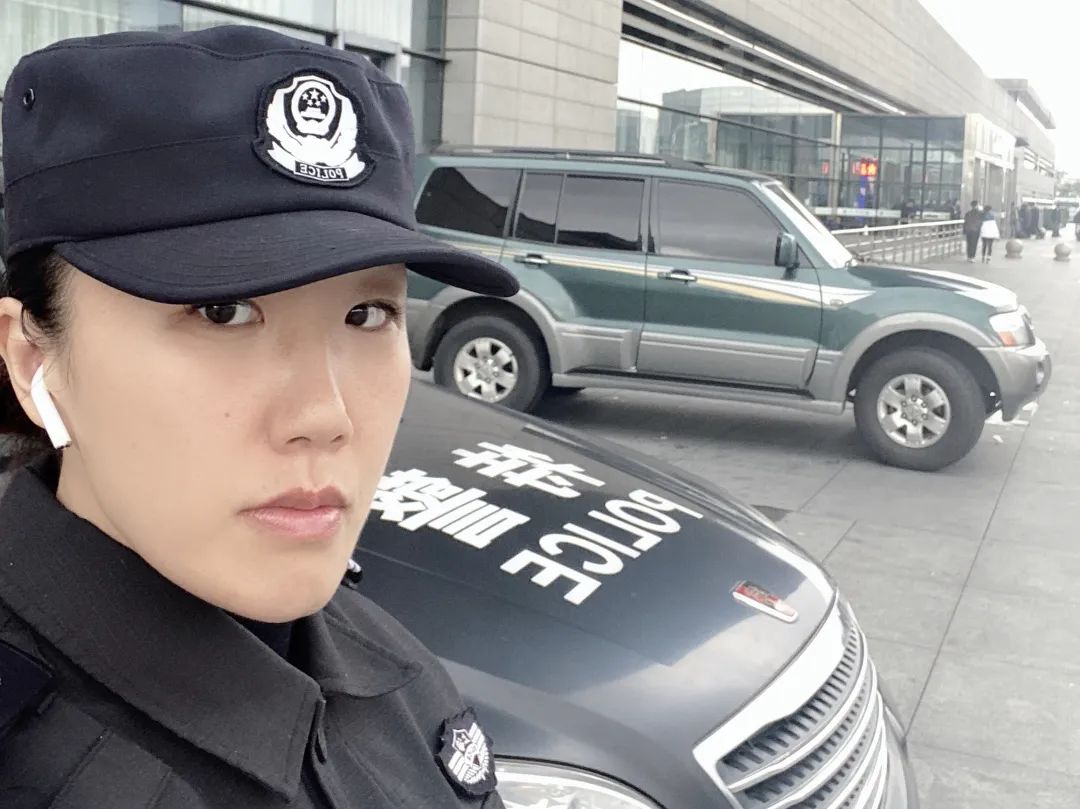 特警妈妈的榜样力量祝全天下的妈妈节日快乐!