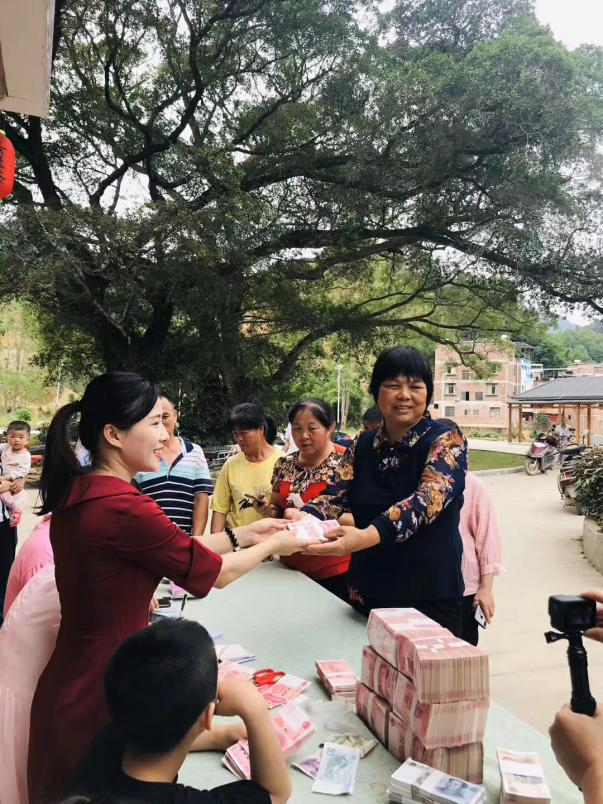 苍梧县妇联发挥女能人引领带动作用助茶农稳产增收