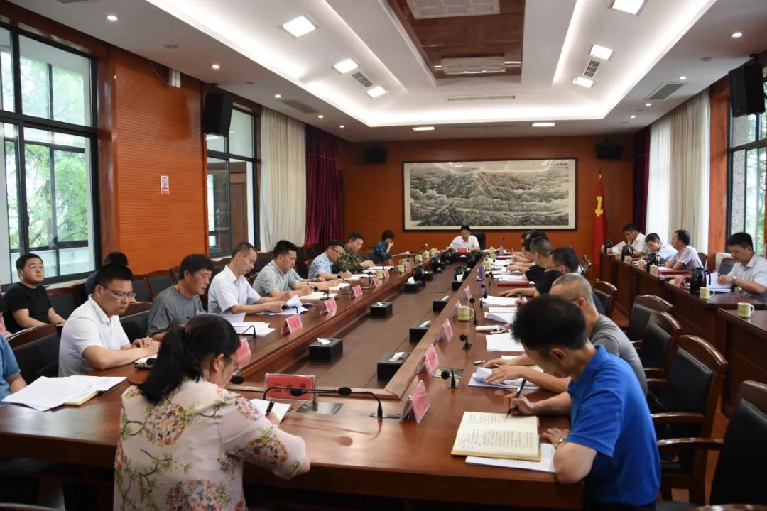 5月9日,县委全面依法治县委员会召开第二次会议,学习贯彻中央和省,市