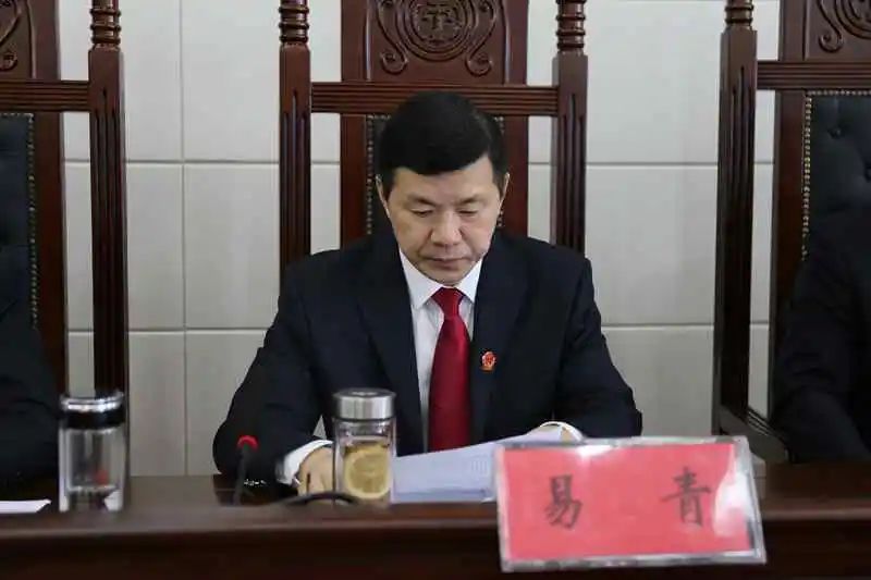 专职审委会委员龚德宏结合目前的审执工作,组织大家学习了《湖北高院