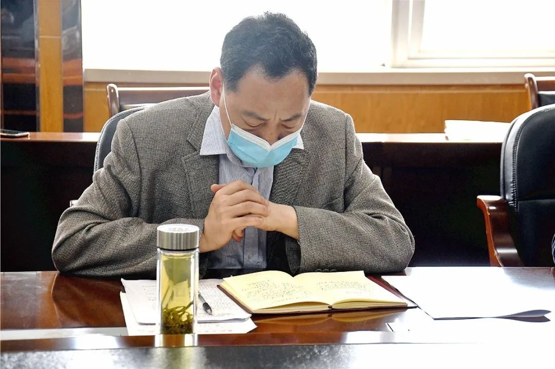 区人大法工委主任杨新生