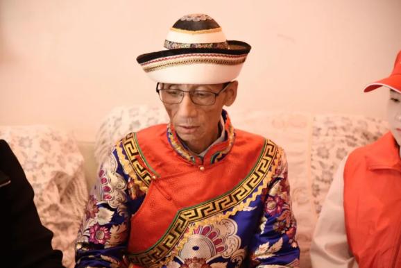 裕固族老人索国忠登记为肃南县首例遗体捐献者