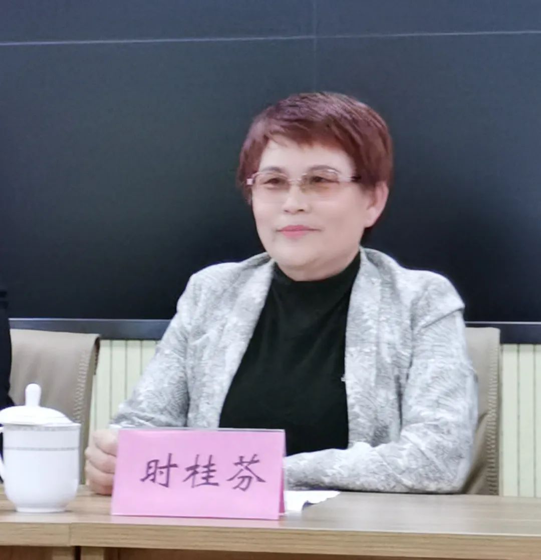 市女企业家协会常务副会长,日照市发达实业有限公司董事长时桂芬主持