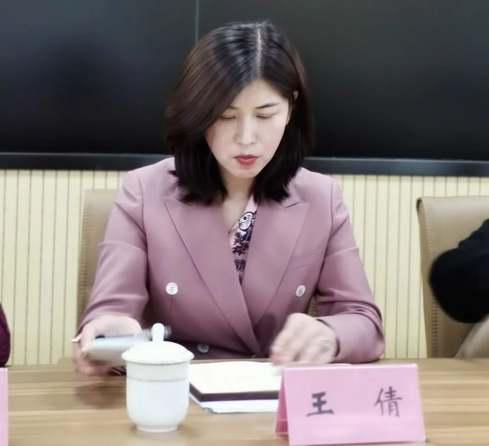 健康管理有限公司总经理王倩宣读了增补市女企业家协会一届常务副会长