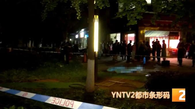 2岁男童坠井身亡_保定坠井男童救援花费_坠井男童家属给救援者送锦旗