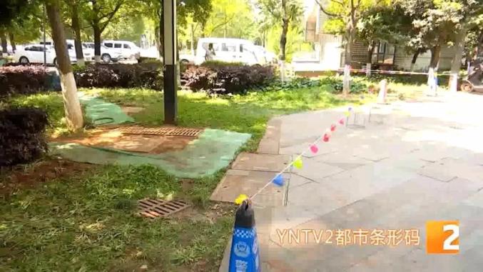 坠井男童家属给救援者送锦旗_保定坠井男童救援花费_2岁男童坠井身亡
