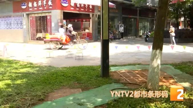 坠井男童家属给救援者送锦旗_2岁男童坠井身亡_保定坠井男童救援花费