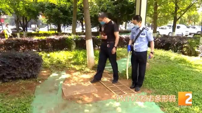 保定坠井男童救援花费_2岁男童坠井身亡_坠井男童家属给救援者送锦旗