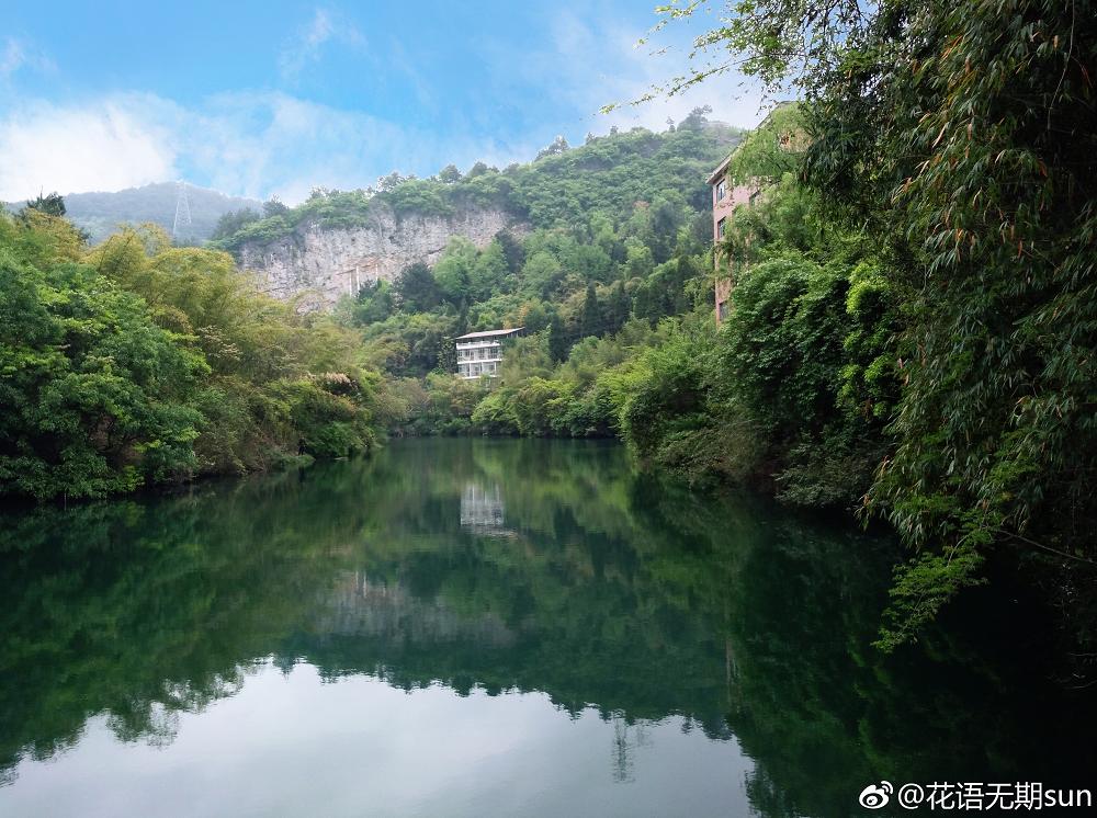 烏當漁洞峽每年去漁洞峽燒烤的人很多,這裡環境優美,而且燒烤的地方