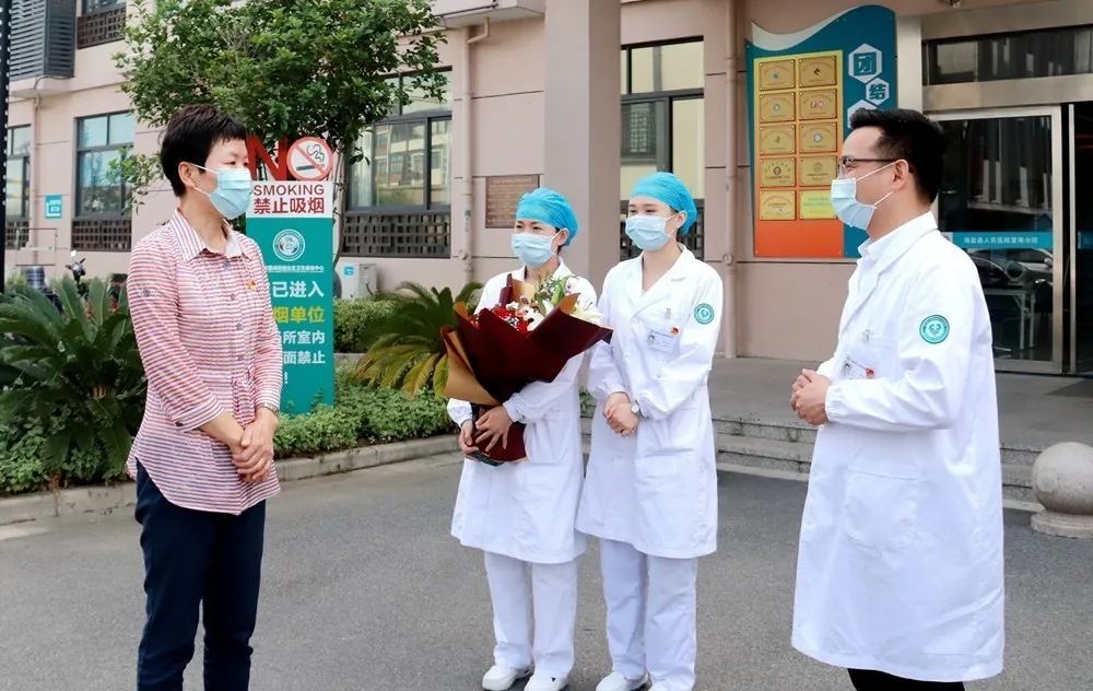 昨天上午,县人大常委会主任黄江莺走访了县人民医院西塘桥分院,县人民