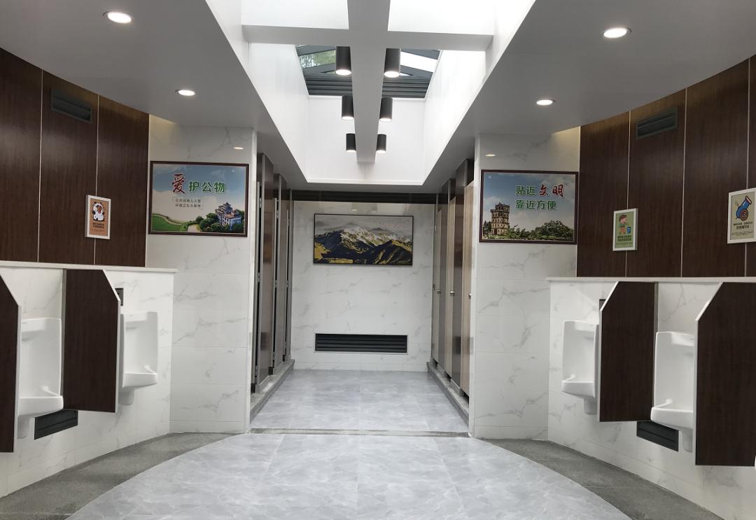 建成开放开平人民公园有了五星级公厕市民方便好享受
