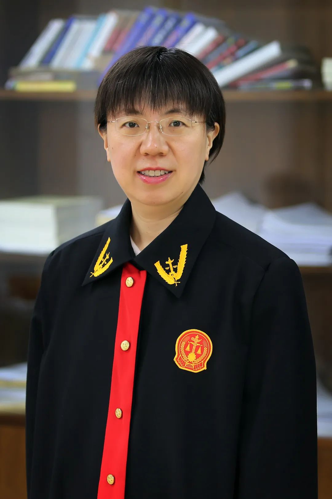 喜报昌平法院两名女将荣获北京市三八红旗奖章
