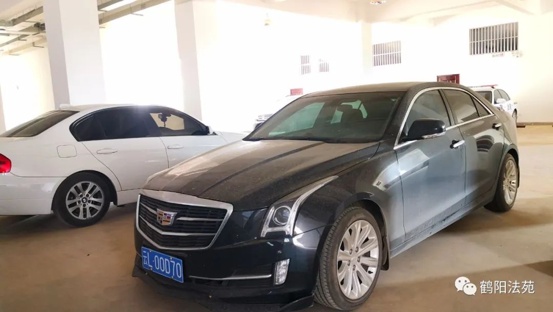 鹤庆县人民法院关于对凯迪拉克牌sgm7200aaa3黑色小型轿车进行拍卖的