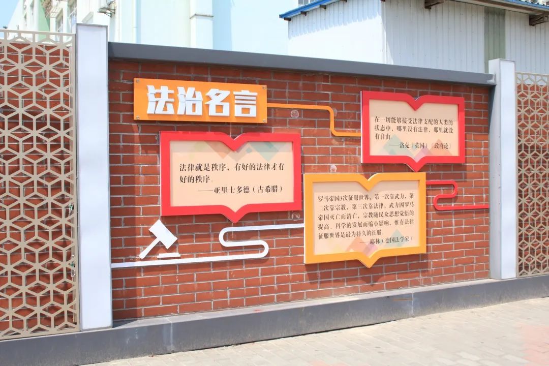 法宣长廊新亮相,"快闪"打卡高颜值法治墙