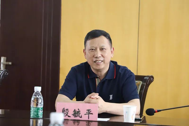 座谈会上,余正华副院长,政治部副主任王健民,杨玉锋