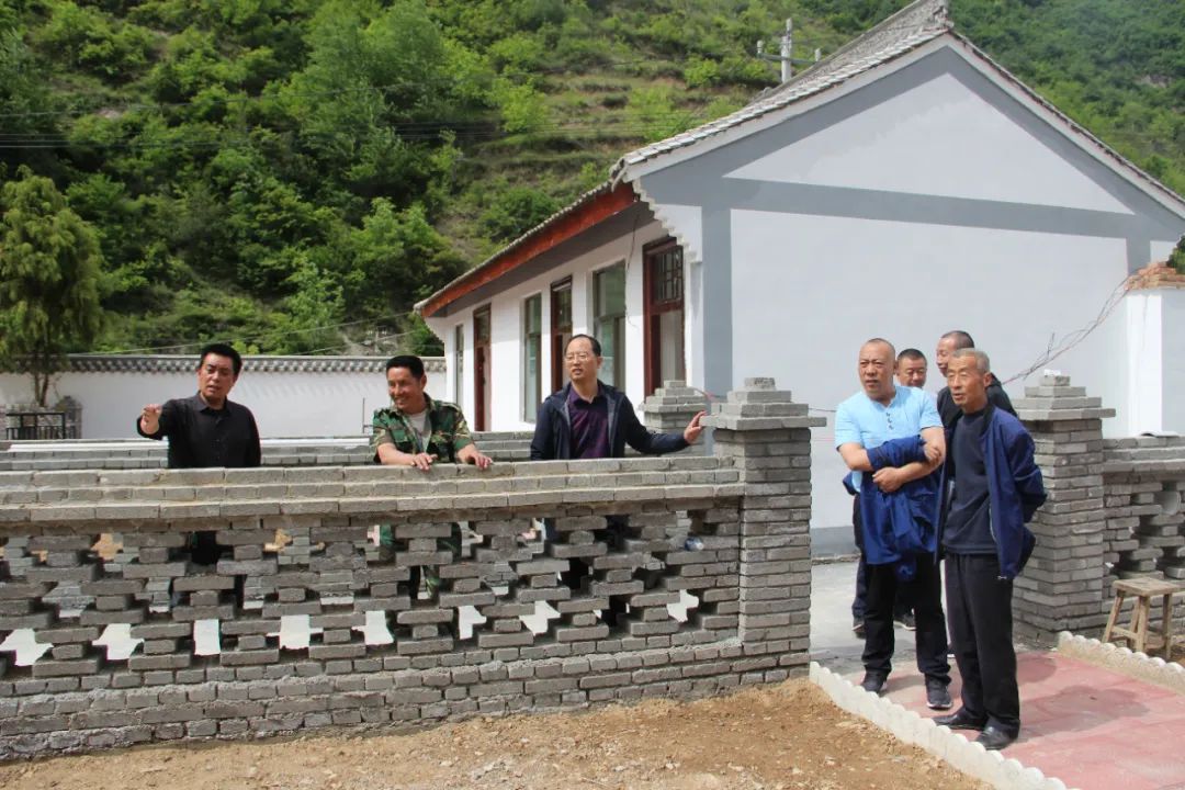 礼县法院党组书记代院长王文革在大滩白河法庭检查指导工作