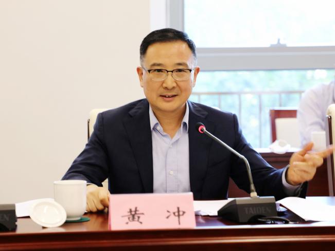 市双拥办副主任,上海警备区政治工作局副主任张旭伟出席会议并讲话