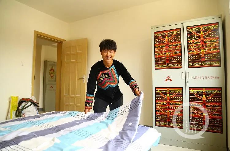 再见悬崖村贫困户搬家进城村里建索道搞旅游